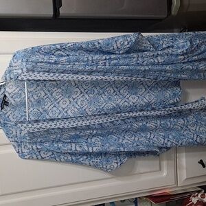 Beautiful summer tunic with detail. Great to wear with jeans or summer whites.